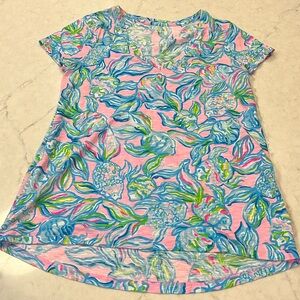 Lilly Pulitzer Etta V-Neck Pelican Pink Off The Scales Top‎